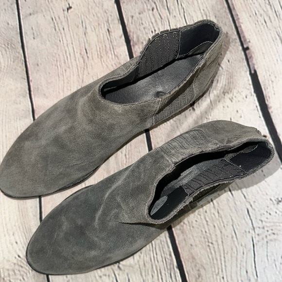 Dolce Vita Women’s Suede Slip On Booties - Picture 1 of 15